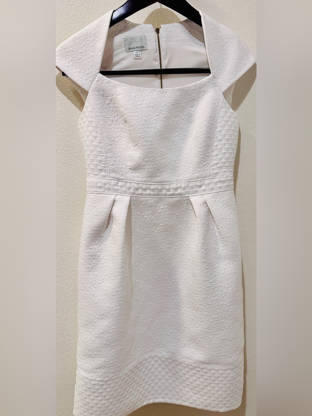 NWT -  Donna Morgan “Textured Fit & Flare Cocktail Dress” Size: 2 (Cream)